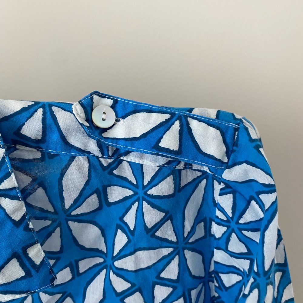 Chicos Shirt Womens Size 3 Blue White Geometric 100% Cotton Button Roll Tab - Picture 6 of 10